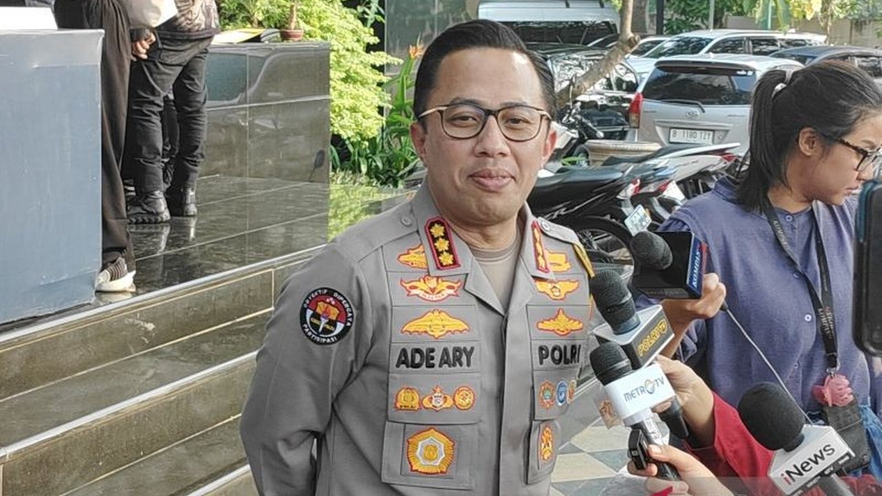 Seorang pria di Jakarta Timur kehilangan motor barunya setelah ditipu oleh sekelompok orang yang mengaku dari pihak leasing pada Rabu, 22 Januari 2024, di Jalan Laksamana Malahayati, Jatinegara.