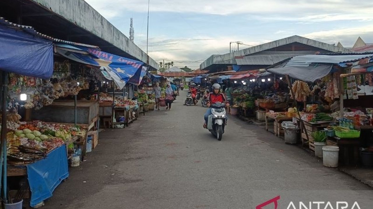 Pemerintah Kabupaten Mimika menetapkan Upah Minimum Kabupaten (UMK) 2025 sebesar Rp5.005.678, naik 6,5 persen dari tahun sebelumnya; kenaikan juga berlaku untuk sektor konstruksi dan pertambangan.