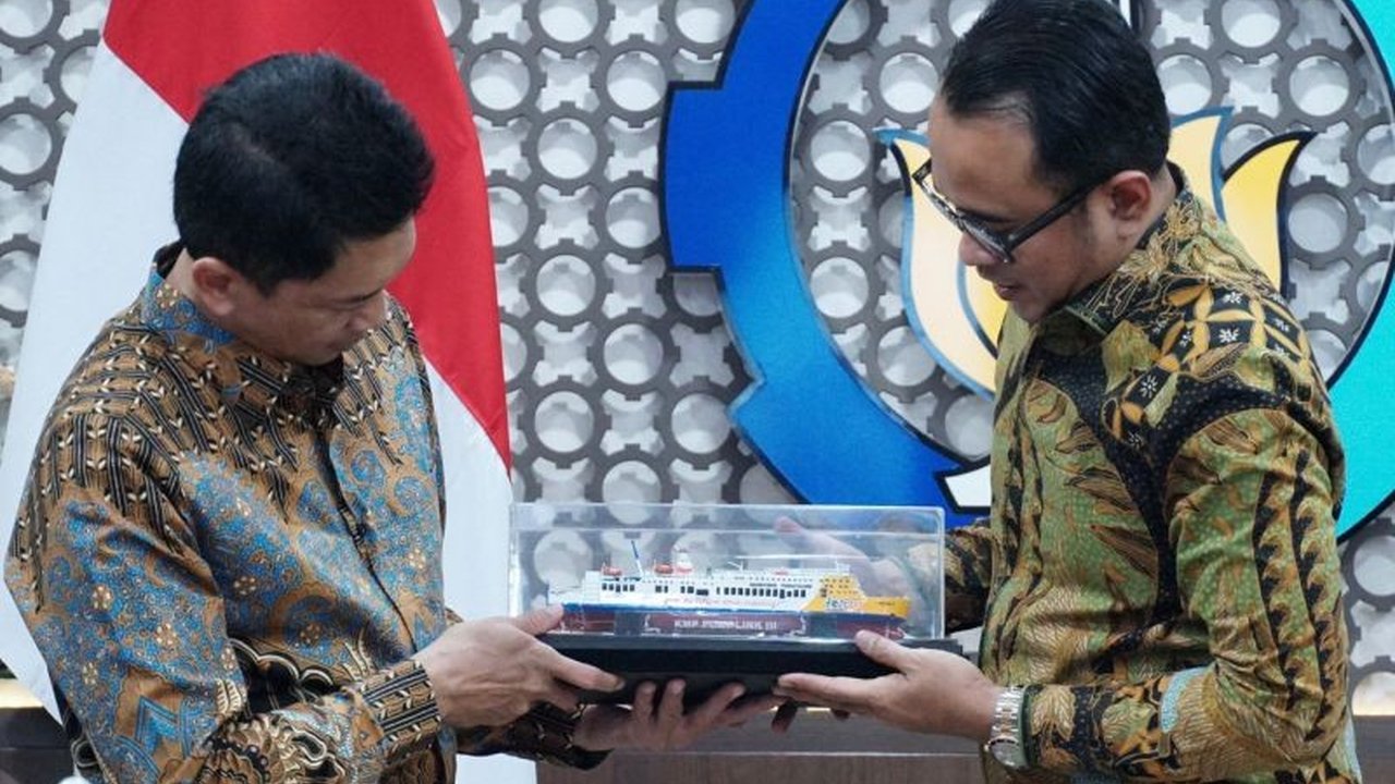 ITS dan ASDP Indonesia Ferry memperbarui nota kesepahaman untuk meningkatkan kolaborasi di bidang kemaritiman, meliputi riset, pengembangan kurikulum, dan _green shipping_.