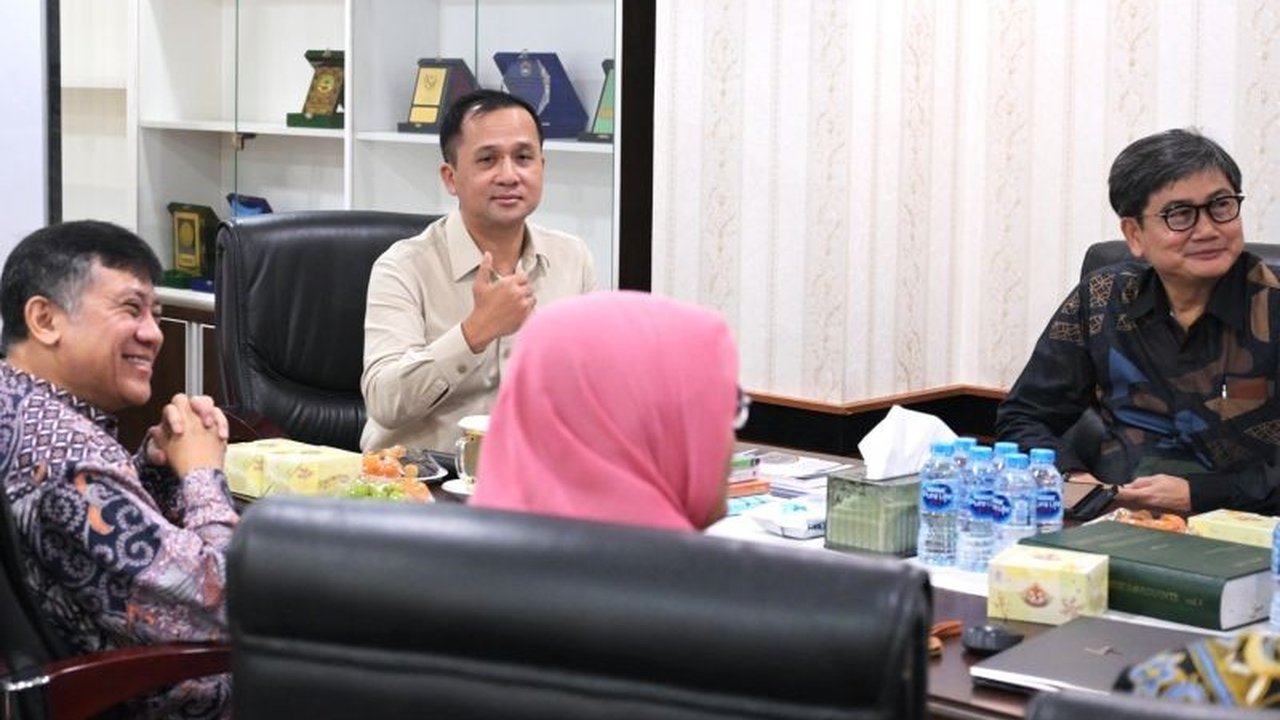 Kementerian Transmigrasi (Kementrans) dan Bappenas berkolaborasi mengembangkan kawasan transmigrasi Salor di Merauke, Papua Selatan, sebagai etalase pembangunan yang fokus pada infrastruktur, pendidikan karakter, dan ekonomi.