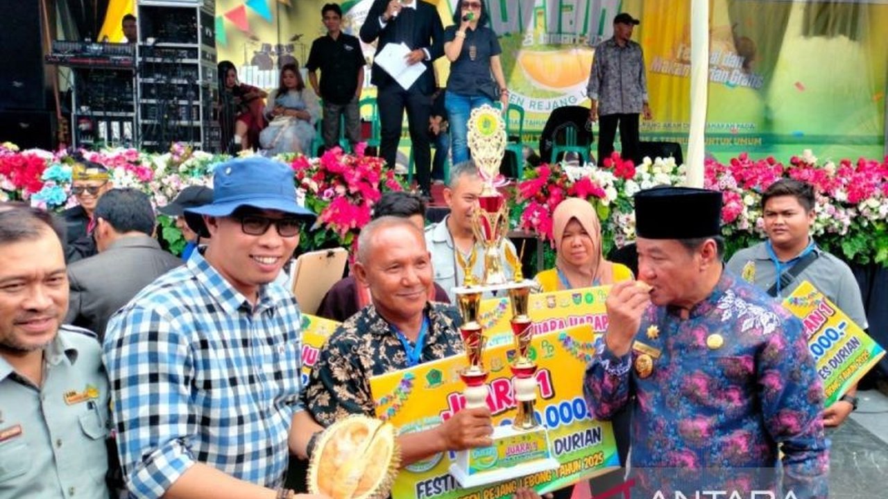 Plt Gubernur Bengkulu meminta warga Rejang Lebong untuk tidak menebang pohon durian tua demi pelestarian varietas lokal dan peningkatan ekonomi daerah melalui pengembangan potensi durian.