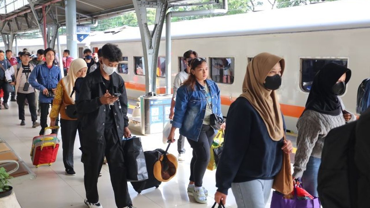 Banjir Grobogan Sebabkan 11 Kereta Api di Daop 1 Jakarta Terlambat