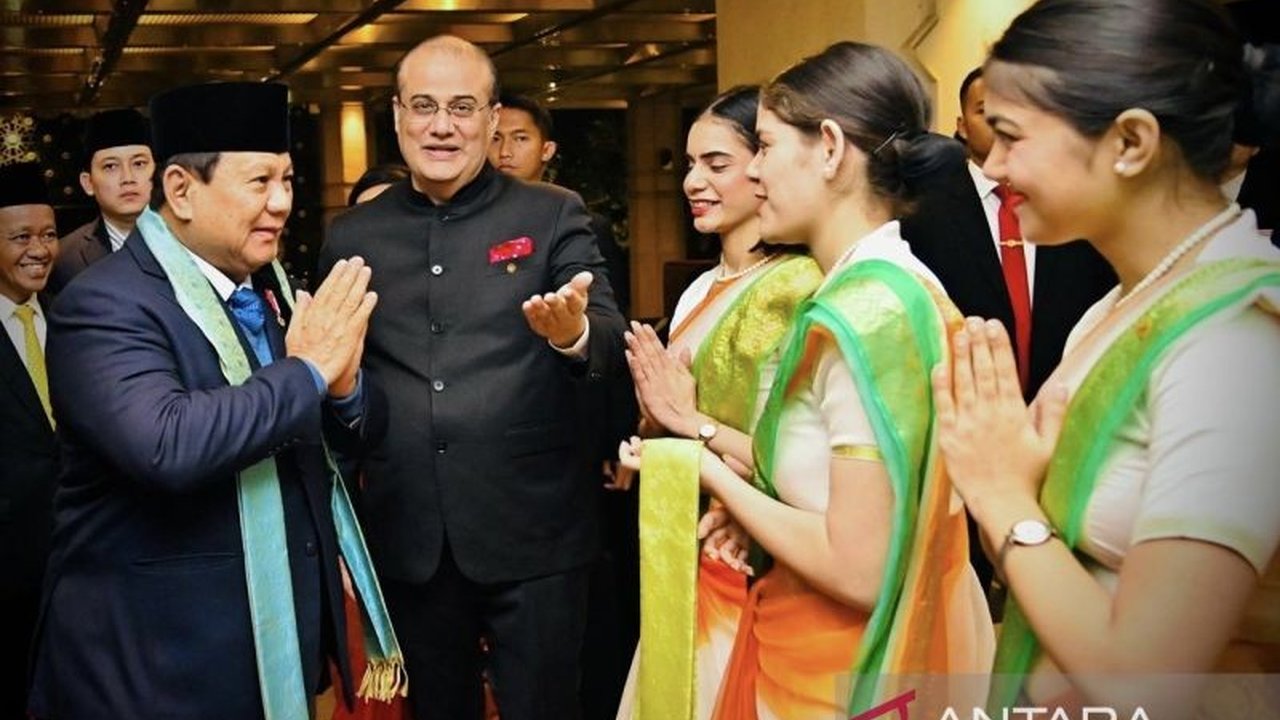 Para mahasiswa Indonesia di India menyambut hangat kedatangan Presiden Prabowo Subianto di New Delhi pada Kamis malam, 23 Januari 2025,  mengungkapkan harapan akan dialog dan peningkatan hubungan Indonesia-India.
