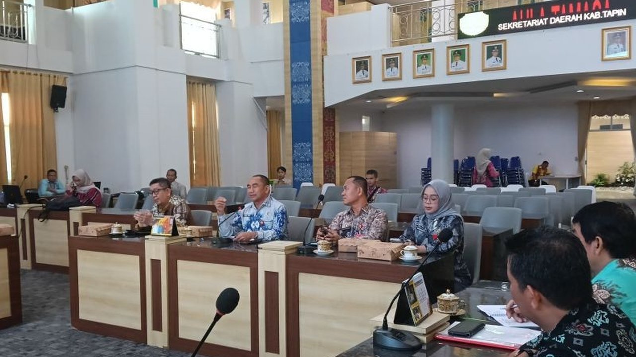 Pemkab Tapin tengah mempersiapkan pelantikan Bupati dan Wakil Bupati terpilih periode 2025-2030 yang akan dilangsungkan serentak di Istana Negara pada 7 Februari 2025, termasuk koordinasi dengan berbagai pihak dan penjadwalan rangkaian acara.