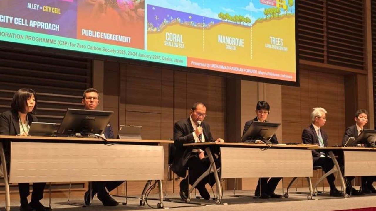 Wali Kota Makassar, Moh Ramdhan Pomanto, berbicara di seminar dekarbonisasi di Jepang, memaparkan strategi Makassar menuju kota rendah karbon dan kolaborasi internasional untuk mencapai tujuan tersebut.