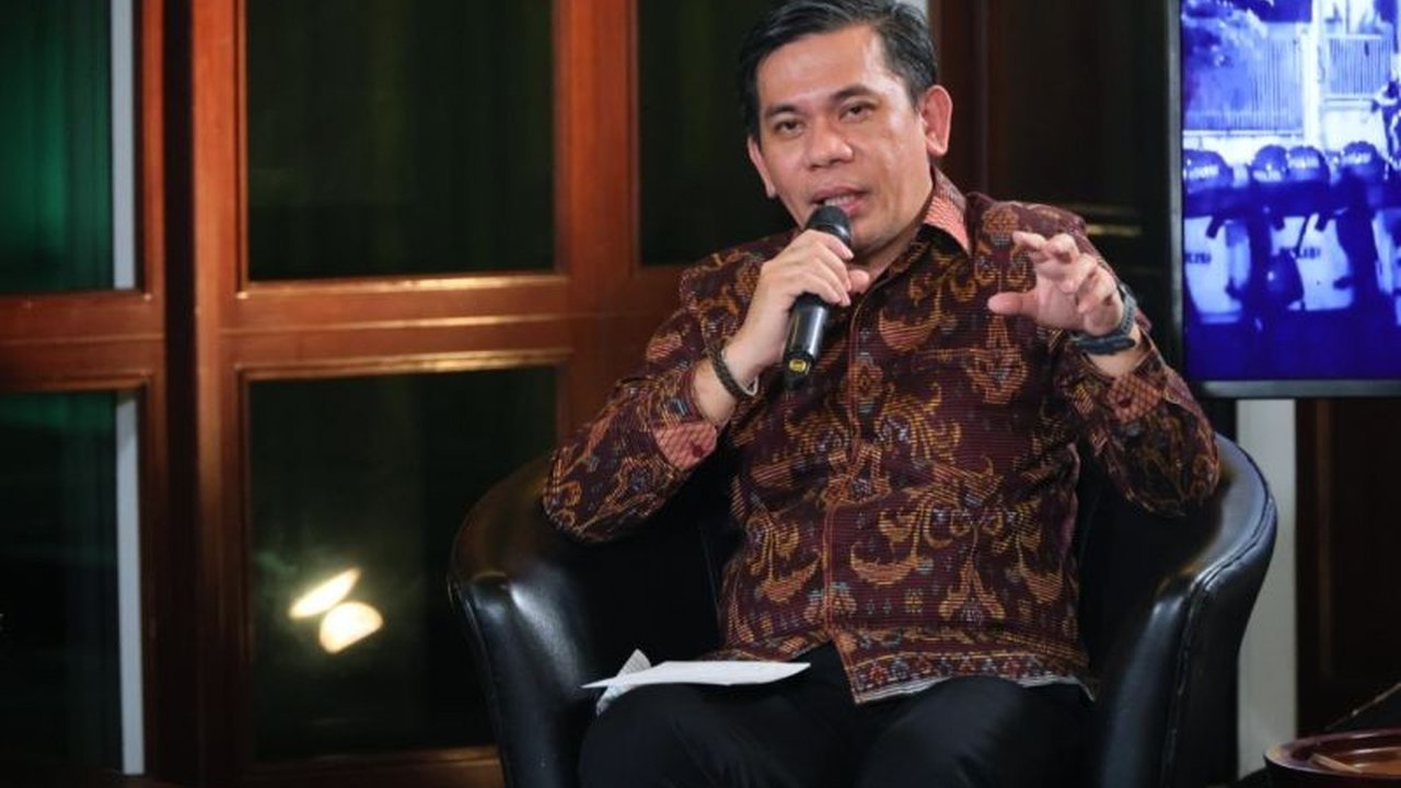 Kementerian ATR/BPN menyelidiki penerbitan Hak Guna Bangunan (HGB) di pagar laut Tangerang, memastikan proses sesuai aturan dan bekerja sama dengan BIG untuk verifikasi data.