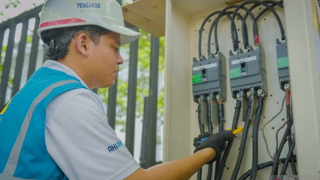 Penjualan listrik PLN Unit Induk Distribusi Kalimantan Timur dan Utara (UID Kaltimra) melonjak 22,66 persen di tahun 2024, didorong peningkatan konsumsi di sektor industri, rumah tangga, dan bisnis, yang mengindikasikan pertumbuhan ekonomi positif di Kali