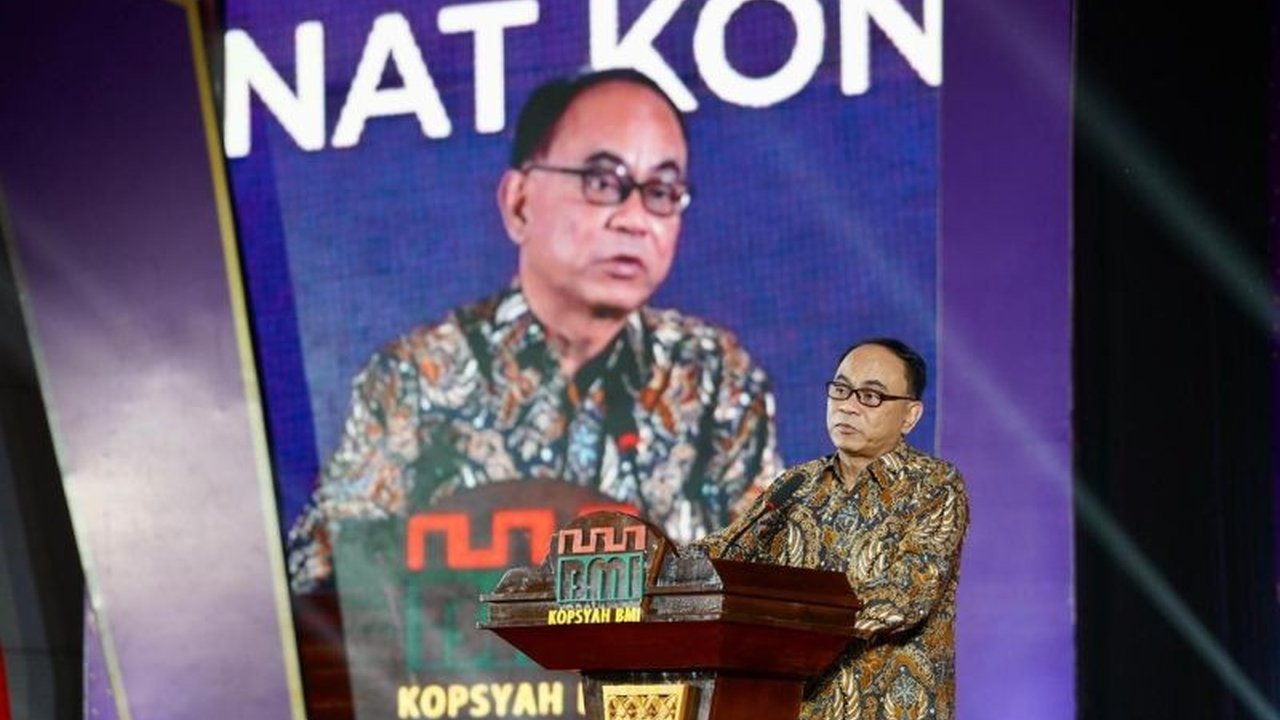 Menteri Koperasi Budi Arie Setiadi memaparkan empat strategi kunci untuk mendorong pertumbuhan, perkembangan, dan daya saing koperasi Indonesia, meliputi inovasi, diversifikasi usaha, peningkatan kapasitas anggota, dan kemitraan strategis.