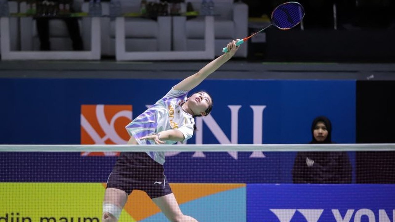 Pebulu tangkis muda Indonesia, Chiara Marvella Handoyo, menandai debutnya di Indonesia Masters 2025, melewati babak kualifikasi sebelum akhirnya bertanding di babak utama melawan atlet-atlet internasional.