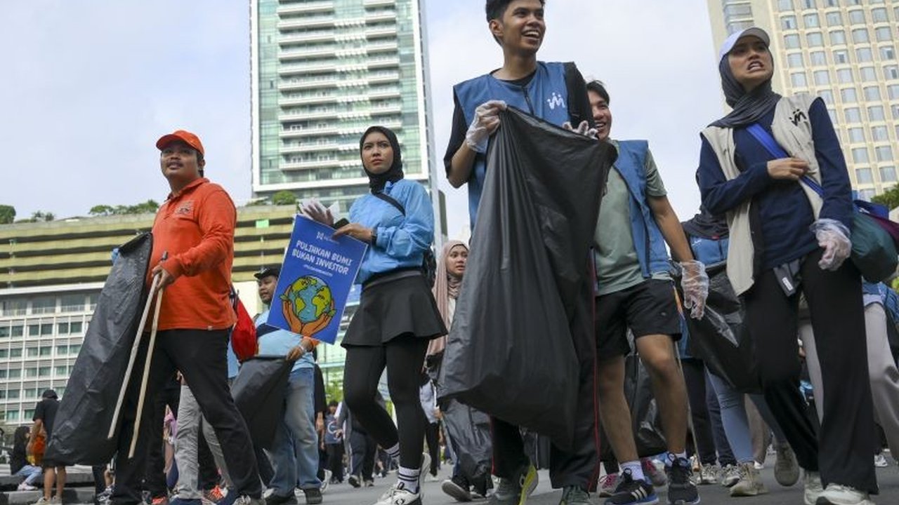 Dinas Lingkungan Hidup DKI Jakarta memaksimalkan Jakarta Recycle Center (JRC) Pesanggrahan untuk mengolah sampah organik, termasuk food waste dari sektor Horeka, menjadi kompos dan mengurangi sampah di TPA.
