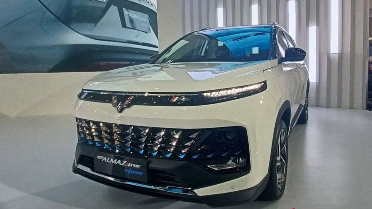 Wuling Motors luncurkan New Almaz RS Pro Hybrid, SUV hybrid dengan teknologi Dedicated Hybrid Transmission (DHT) yang efisien dan fitur keselamatan ADAS canggih, dijual dengan harga Rp442 juta OTR Jakarta.