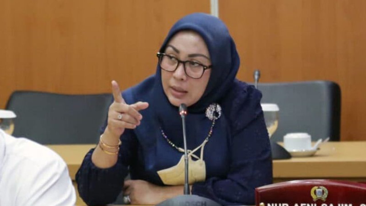 Penyesuaian tarif air PAM Jakarta di awal 2025 menuai pro dan kontra, namun dinilai tepat untuk meningkatkan kualitas layanan dan akses air bersih bagi warga, terutama dengan adanya program Kartu Air Sehat.