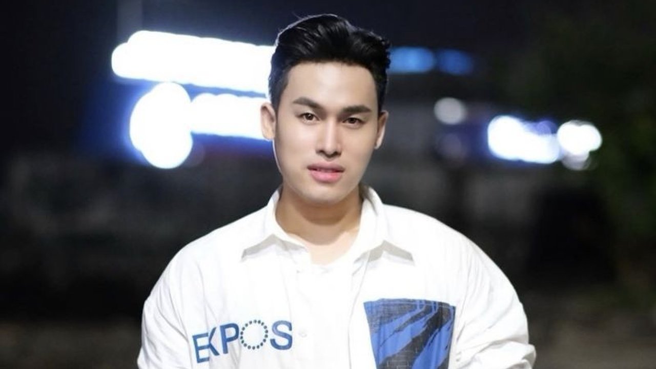 Makeup artist ternama, Slam Wiyono, meninggal dunia pada Rabu, 23 Januari 2024, meninggalkan duka mendalam bagi keluarga, rekan artis, dan penggemarnya.
