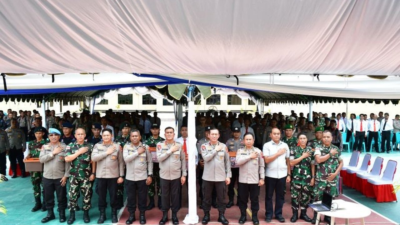 Kapolda NTT, Irjen Pol Daniel Tahi Monang Silitonga, menekankan pentingnya integritas dan profesionalisme TNI-Polri di Malaka, NTT, dalam menjaga keamanan dan ketertiban, serta berperan aktif dalam mengatasi masalah stunting dan ketahanan pangan.