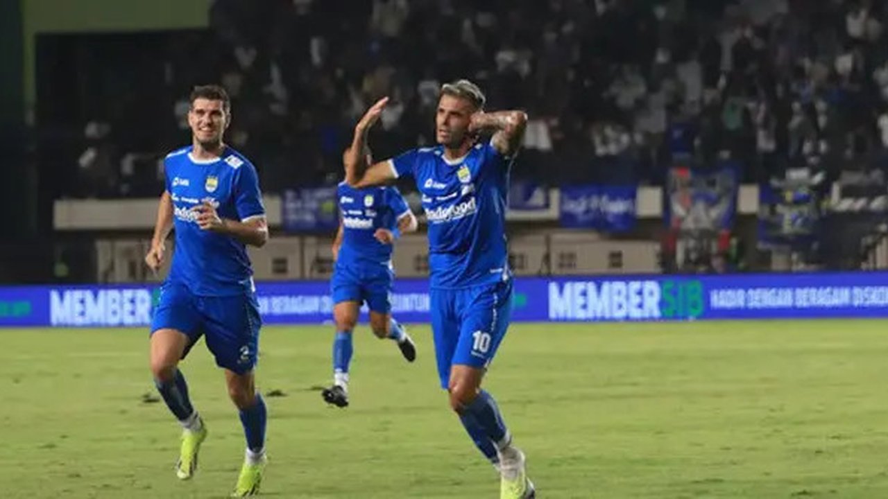 Tyronne del Pino mencetak gol saat Persib Bandung menang 2-1 atas PSIS Semarang pada pekan kelima BRI Liga 1 di Stadion Si Jalak Harupat, Soreang, Kabupaten Bandung. (Bola.com/Dok.Persib Band