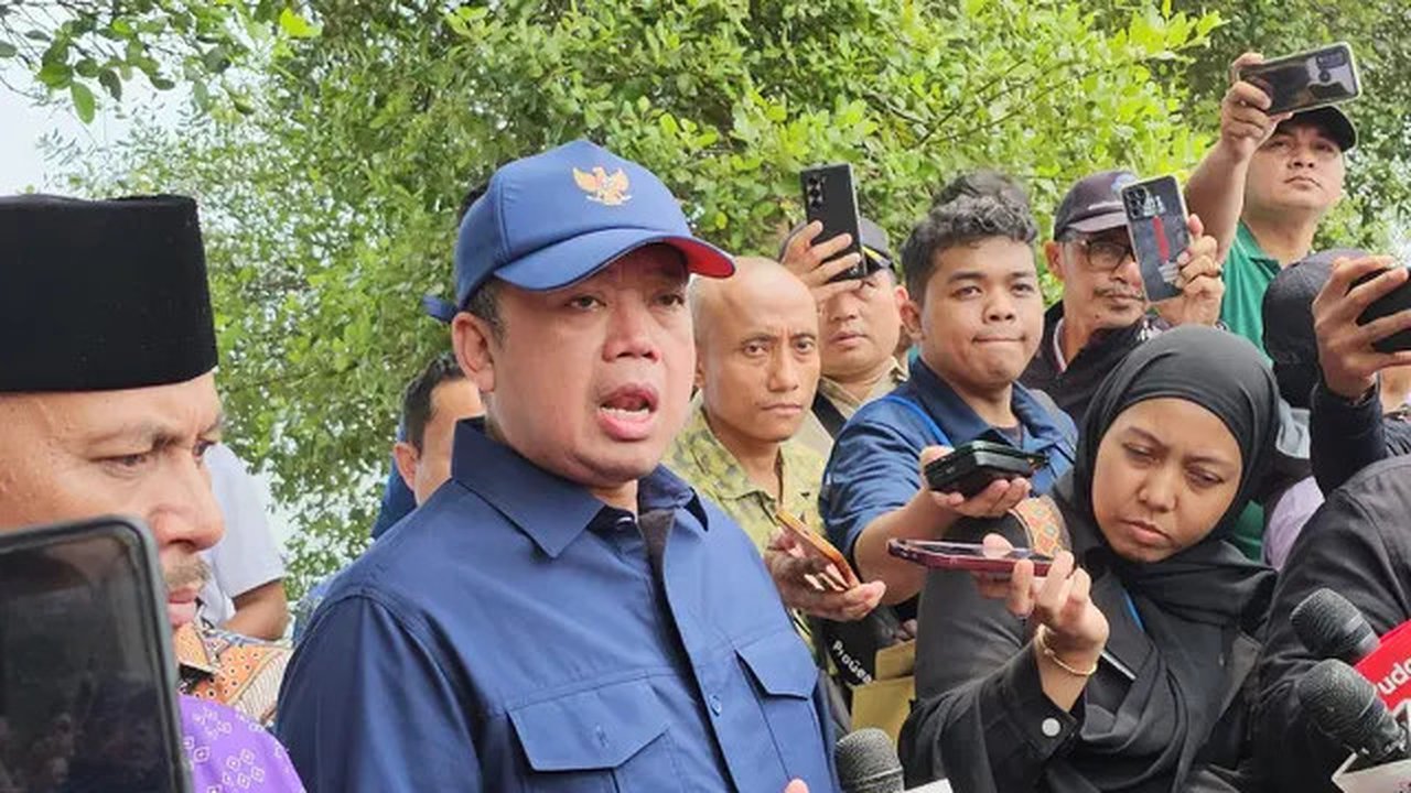 Menteri Agraria dan Tata Ruang/Kepala Badan Pertanahan Nasional (ATR/BPN) Nusron Wahid menyambangi Pantai Anom, Desa Kohod, Kecamatan Pakuhaji, Kabupaten Tangerang, Jumat (24/1/2025) cek paga