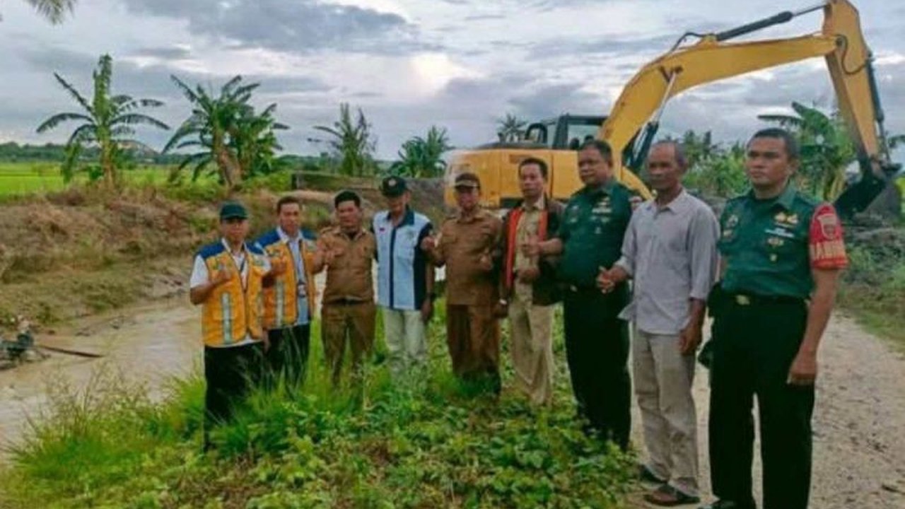 Balai Besar Wilayah Sungai Pompengan Jeneberang (BBWSPJ) bersama Dinas PSDA Sidrap galang kerjasama untuk pengerukan saluran irigasi sepanjang 8000 meter di Irigasi Saddang, guna mendukung swasembada pangan nasional.