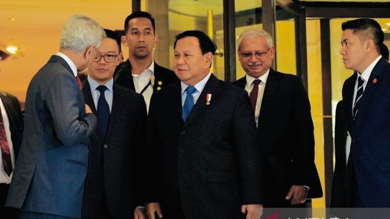 Kunjungan Presiden Prabowo Subianto ke India sebagai tamu kehormatan dalam perayaan Hari Republik India ke-76, memperingati 75 tahun hubungan bilateral Indonesia-India yang erat dan bersejarah.