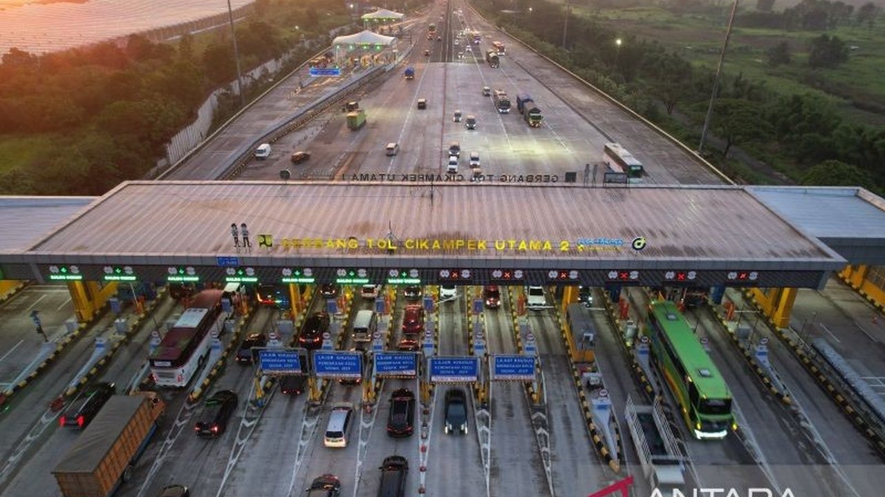 PT Jasamarga Transjawa Tol (JTT) meningkatkan layanan di ruas tol Trans Jawa untuk memastikan kelancaran perjalanan dan distribusi logistik selama libur Isra Miraj dan Imlek, termasuk menyiapkan rekayasa lalu lintas dan memastikan fasilitas rest area mema
