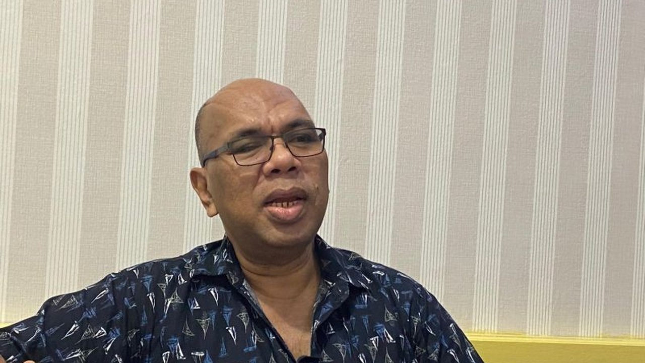 Pemkot Ambon sukses melampaui target penerimaan pajak dan retribusi daerah tahun 2024, mencapai Rp143,26 miliar atau 100,44 persen dari target, berkat strategi intensifikasi dan ekstensifikasi pajak.