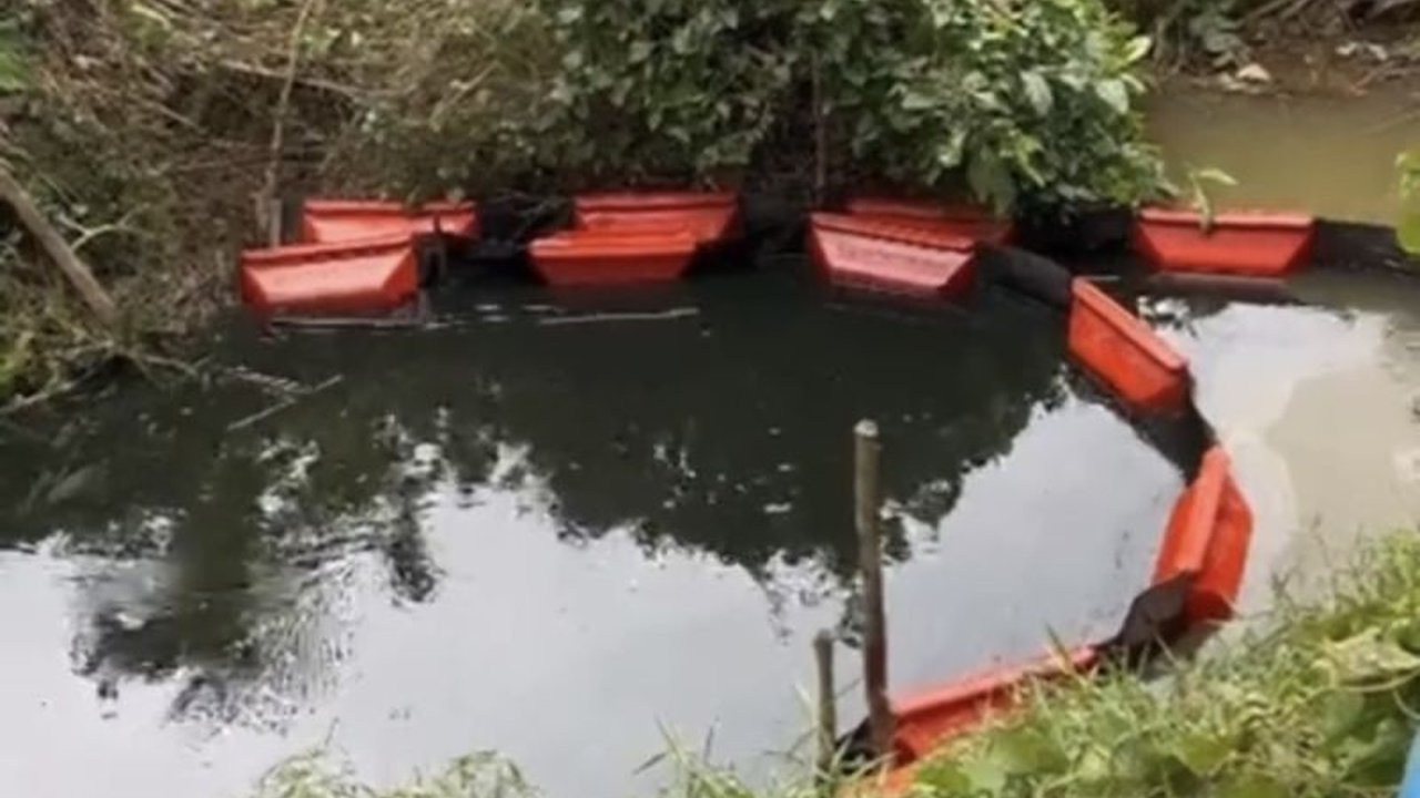 Penanganan Tumpahan Minyak di Sungai Dua, Musi Banyuasin