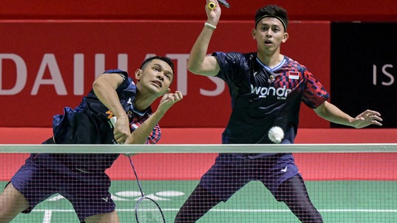 Pebulu tangkis Fajar Alfian memilih untuk absen wisuda demi fokus pada pertandingan Indonesia Masters 2025 dan menjaga kondisi fisiknya untuk turnamen selanjutnya.