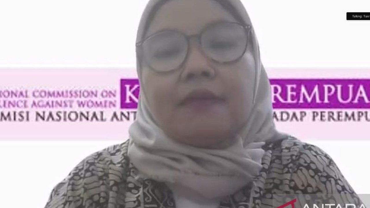 Komnas Perempuan mendorong revisi UU Perkawinan, menanggapi kontroversi Pergub Jakarta 2/2025 tentang poligami bagi ASN, yang dinilai diskriminatif dan membutuhkan pengawasan ketat.
