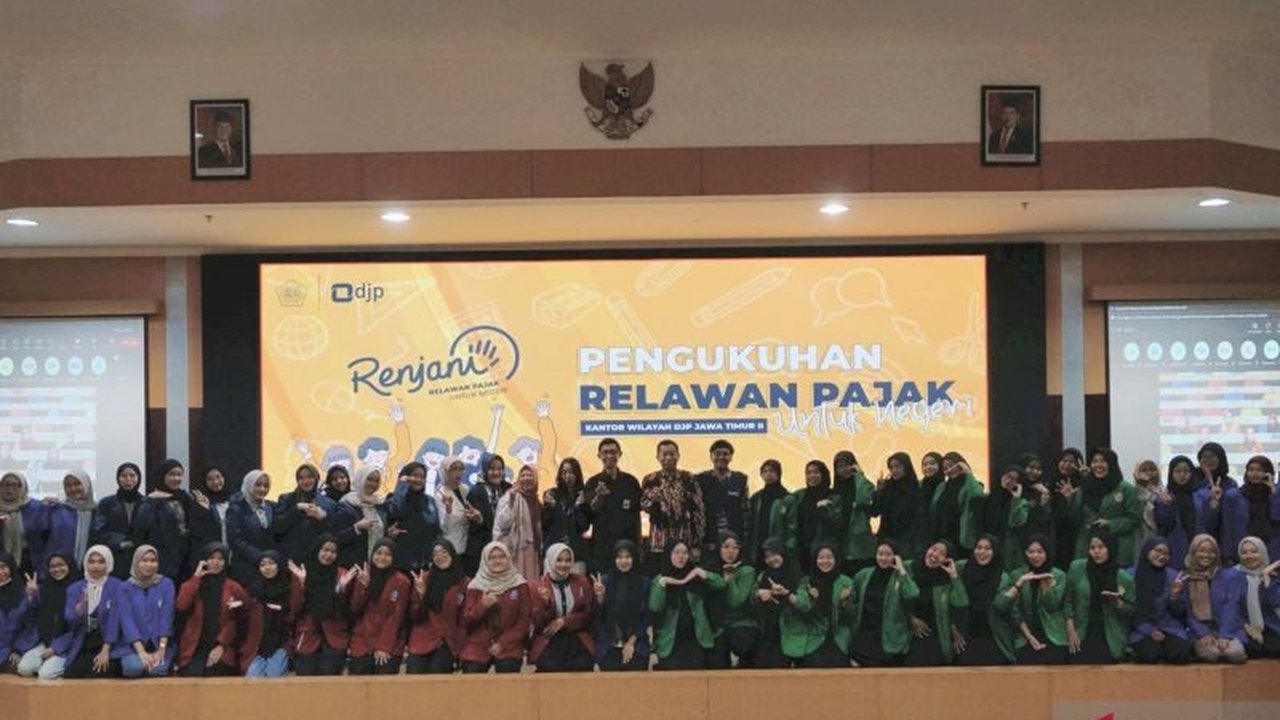 Kanwil DJP Jawa Timur II mengukuhkan 474 mahasiswa sebagai Relawan Pajak untuk Negeri (Renjani) 2025, guna meningkatkan inklusifitas dan memperluas jangkauan penyuluhan perpajakan.