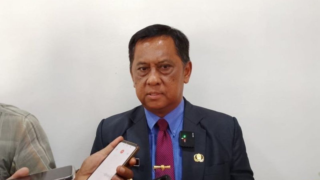 Pemerintah Kabupaten Jayapura mengalokasikan Rp1 miliar untuk program Makan Bergizi Gratis (MBG) pada APBD 2025, namun pelaksanaannya masih menunggu petunjuk teknis (juknis) dari pemerintah pusat untuk memastikan program tepat sasaran dan efektif menurunk