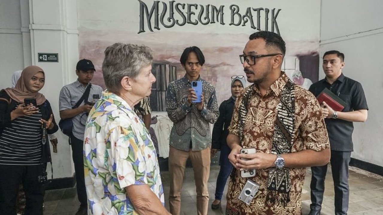 Kementerian Kebudayaan Indonesia tengah gencar melestarikan dan memajukan budaya nusantara, ditandai dengan berbagai capaian signifikan seperti pengakuan UNESCO dan repatriasi artefak, serta rencana strategis untuk pengembangan budaya nasional.