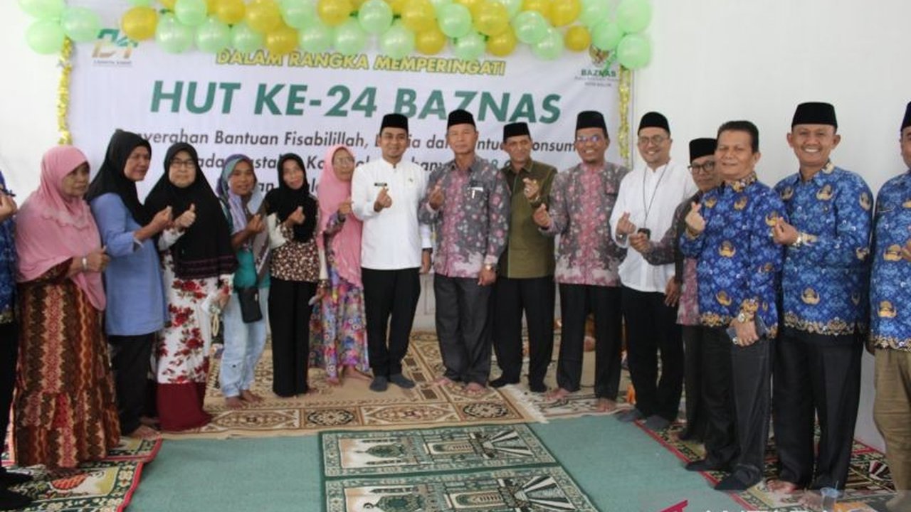 Baznas Kota Solok telah menyalurkan zakat senilai Rp270 juta kepada 438 warga Kota Solok yang membutuhkan,  sebagian sebagai bagian dari program Solok Sejahtera, Solok Peduli, Solok Cerdas, dan Solok Takwa, menunjukkan komitmen Baznas dalam memberdayakan.