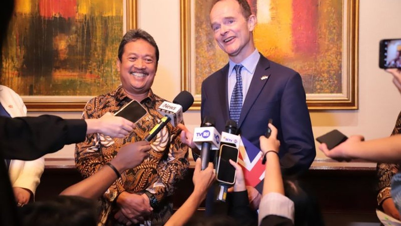 Pemerintah Indonesia dan Inggris berkolaborasi melindungi kawasan konservasi laut Indonesia, menargetkan 30% wilayah laut dilindungi pada 2045 melalui program Blue Planet Fund dan kebijakan ekonomi biru.