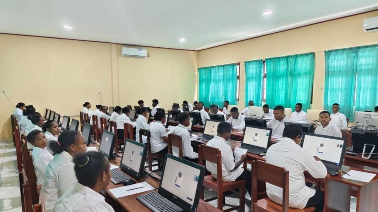 Pemkab Pegunungan Arfak mengajukan permohonan afirmasi CPNS 2024 untuk mengakomodasi 230 honorer yang gagal seleksi dan mengisi 277 formasi kosong, berharap pemerintah pusat menyetujui usulan tersebut.