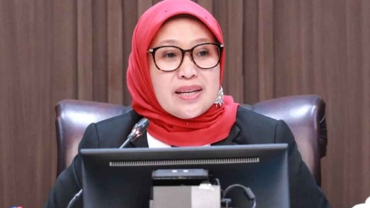 Dewan Kehormatan Penyelenggara Pemilu (DKPP) menjatuhkan sanksi pemecatan tetap pada tiga komisioner KPU Kota Palopo karena terbukti melanggar kode etik terkait verifikasi ijazah calon Wali Kota Palopo, Trisal Tahir.