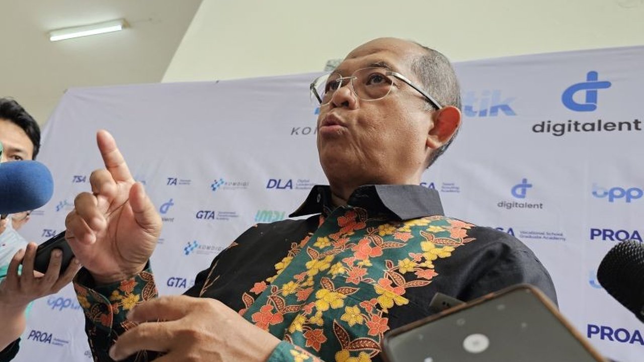 Pemerintah, berkolaborasi dengan Korea Selatan, membangun pusat pelatihan talenta digital di IKN dengan target rampung pada 2027 untuk meningkatkan kapabilitas ASN dan masyarakat setempat dalam teknologi digital.