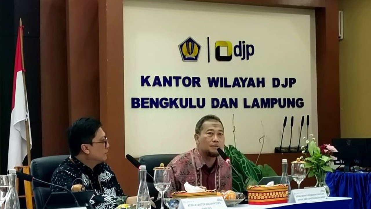 Penerimaan bea dan cukai di Lampung pada 2024 mencapai Rp1,5 triliun, melampaui target dan mencatatkan pertumbuhan signifikan di berbagai sektor, didorong peningkatan ekspor dan impor.