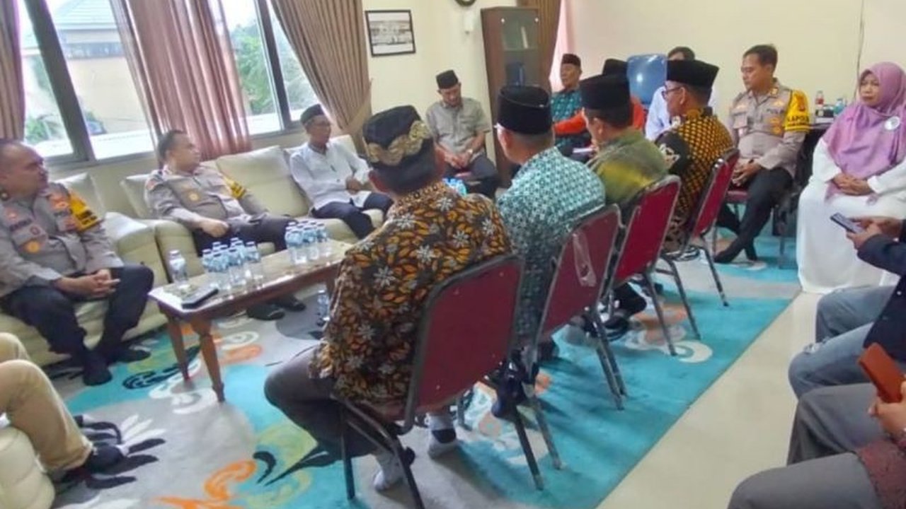 Polres Samarinda menjalin kerja sama dengan MUI untuk menjaga keamanan dan ketertiban di Samarinda, Kalimantan Timur, karena situasi yang kondusif sangat penting bagi pembangunan daerah.