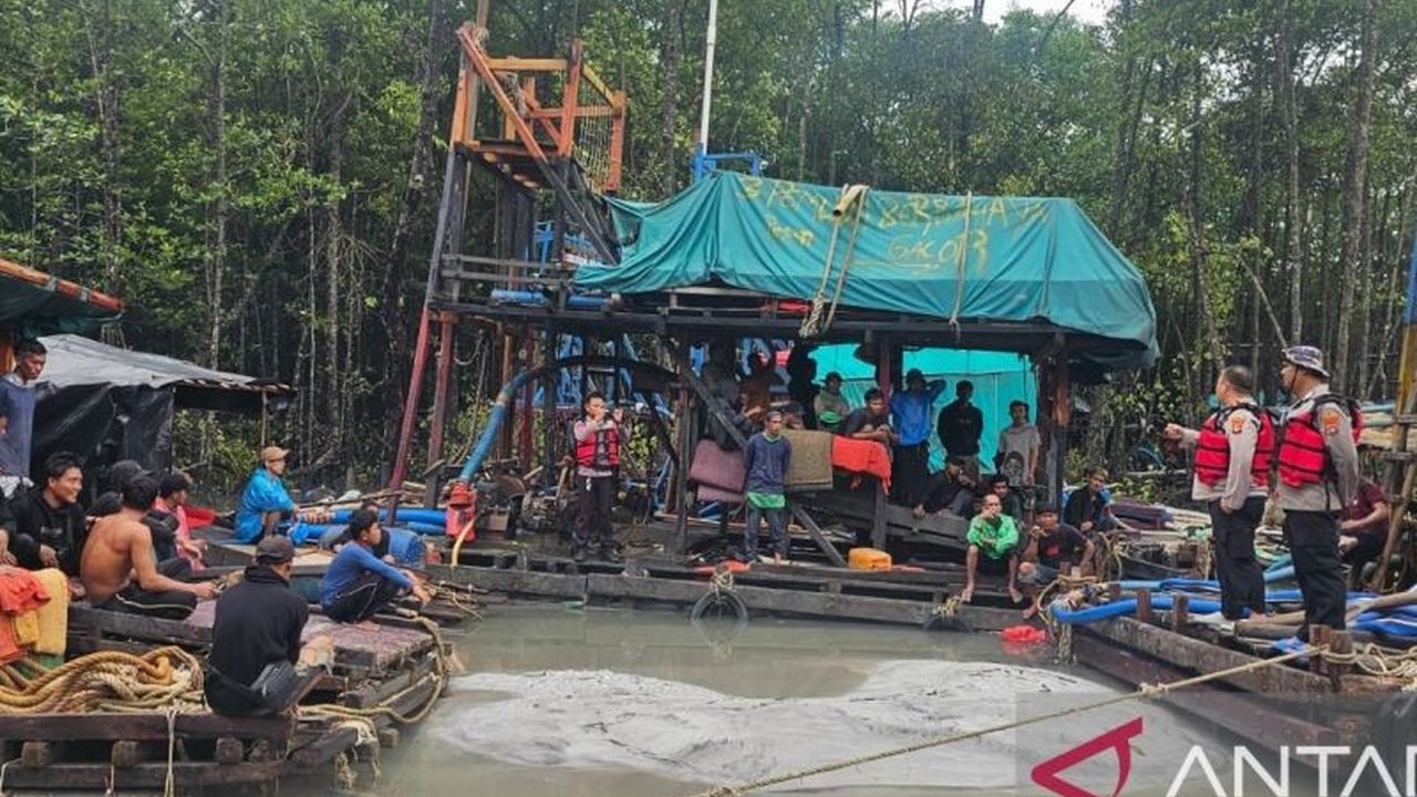 Walhi mendesak DPR untuk menolak wacana pemberian izin usaha pertambangan kepada perguruan tinggi dalam RUU Minerba, karena dikhawatirkan akan menghambat kemerdekaan akademik dan berdampak negatif pada lingkungan.