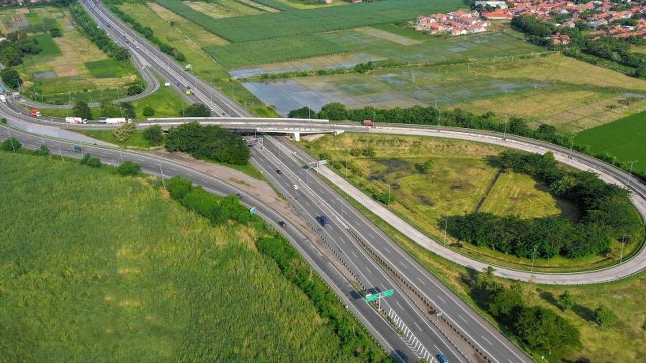 PT Jasamarga Transjawa Tol (JTT) memastikan kelancaran lalu lintas di Tol Trans Jawa yang berkontribusi signifikan pada peningkatan konektivitas, efisiensi logistik, dan pertumbuhan ekonomi di sepanjang jalur tersebut, sejalan dengan visi pemerintah.