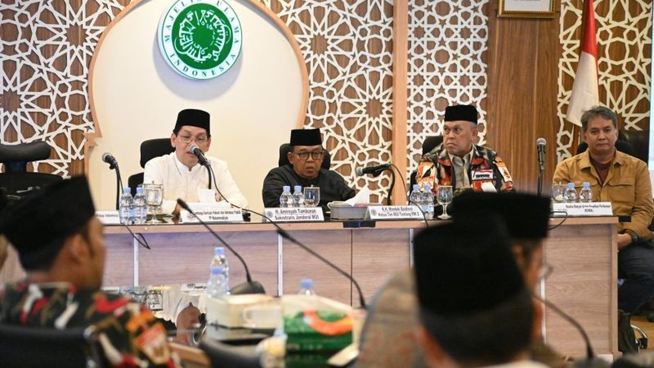 Majelis Ulama Indonesia (MUI) mendesak pemerintah menghentikan Proyek Strategis Nasional (PSN) di PIK 2 karena dinilai merugikan masyarakat dan hanya menguntungkan konglomerat.