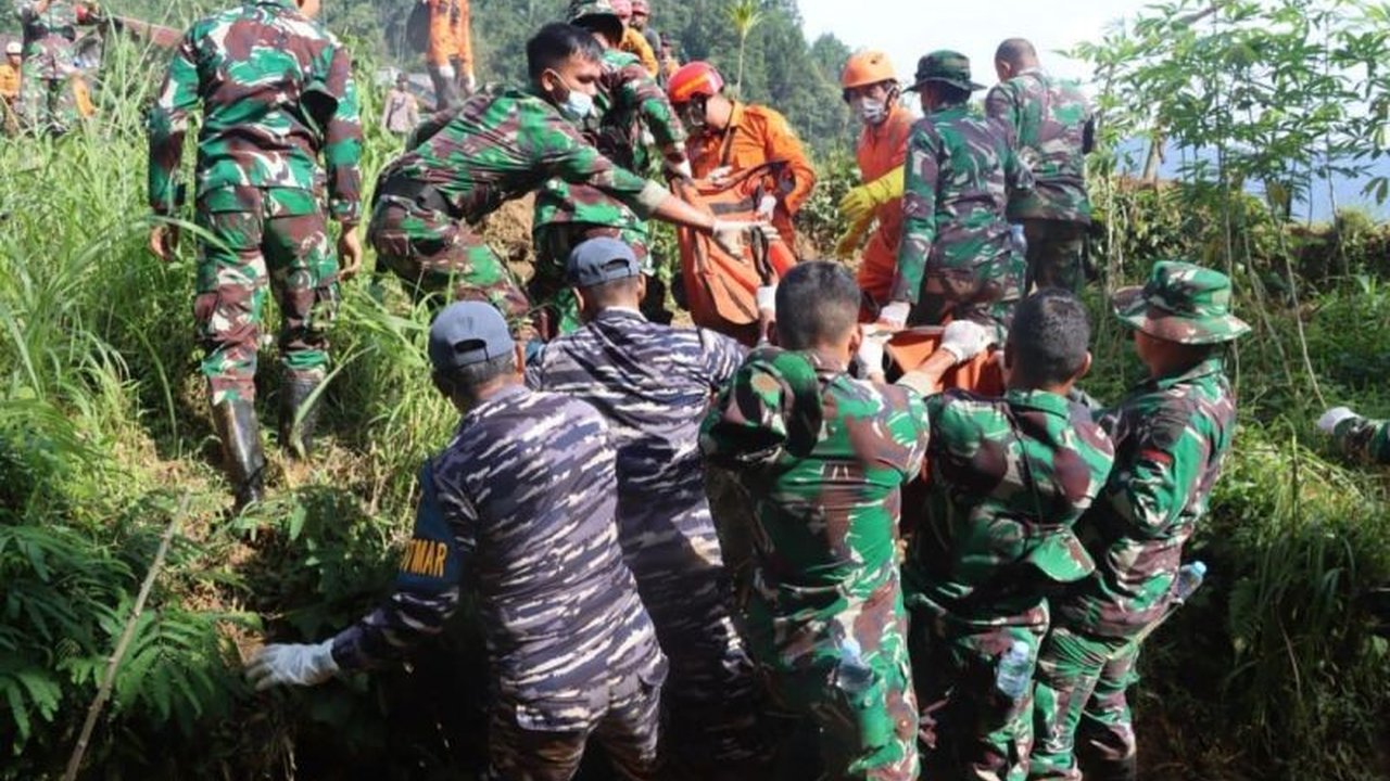 Peristiwa tanah longsor di Petungkriono, Pekalongan, Jawa Tengah, telah memakan 24 korban jiwa hingga Jumat (24/1), dengan tim gabungan masih melakukan pencarian dan pemantauan wilayah rawan bencana susulan.