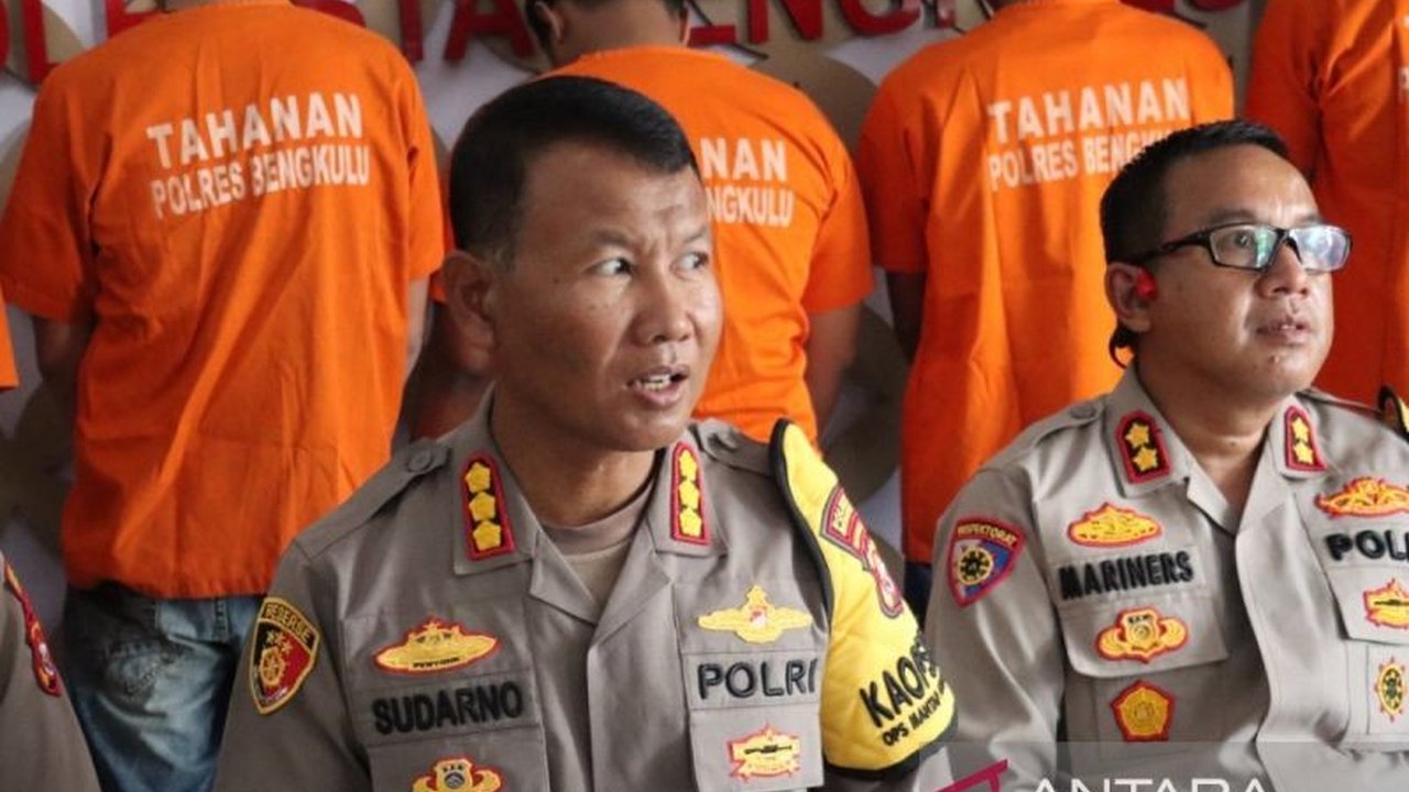 Polresta Bengkulu berhasil meringkus empat tersangka penyalahgunaan narkoba dengan berbagai latar belakang pekerjaan, dari petani hingga mahasiswa, dan barang bukti ganja dan sabu berhasil diamankan.