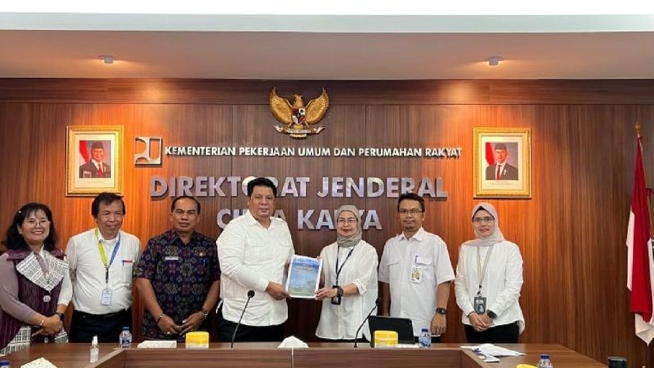 Pemkab Samosir meminta percepatan pengembangan Water Front City (WFC) Pangururan untuk menjadi tuan rumah Kejuaraan Dunia Perahu Motor F1H2O 2025, termasuk pembangunan dermaga dan pasar komoditi.