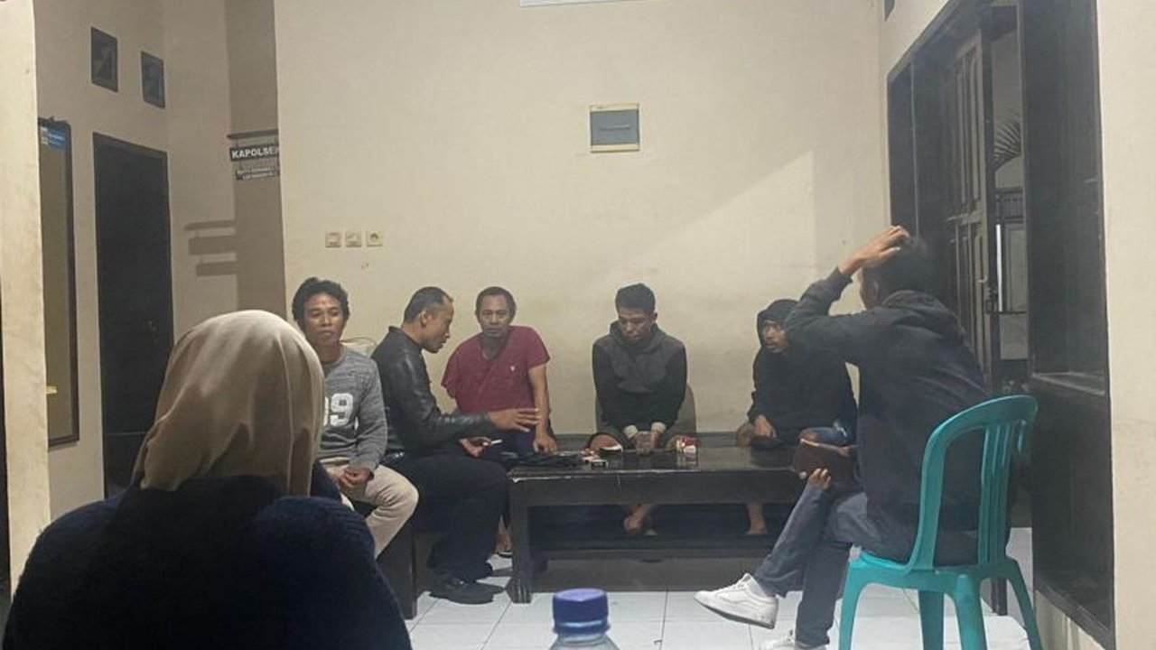 Polres Lombok Timur menangkap tiga pelaku pencurian bawang milik petani di Sembalun;  pelaku menjual hasil curian dengan harga murah di Pasar Masbagik dan terancam hukuman tujuh tahun penjara.