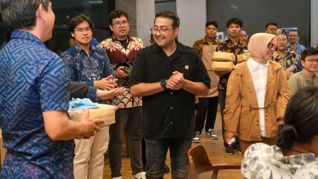 Menteri Ekonomi Kreatif, Teuku Riefky Harsya, bertemu pelaku ekonomi kreatif Bali untuk menyerap aspirasi dan merancang kebijakan tepat guna dalam memajukan sektor tersebut.