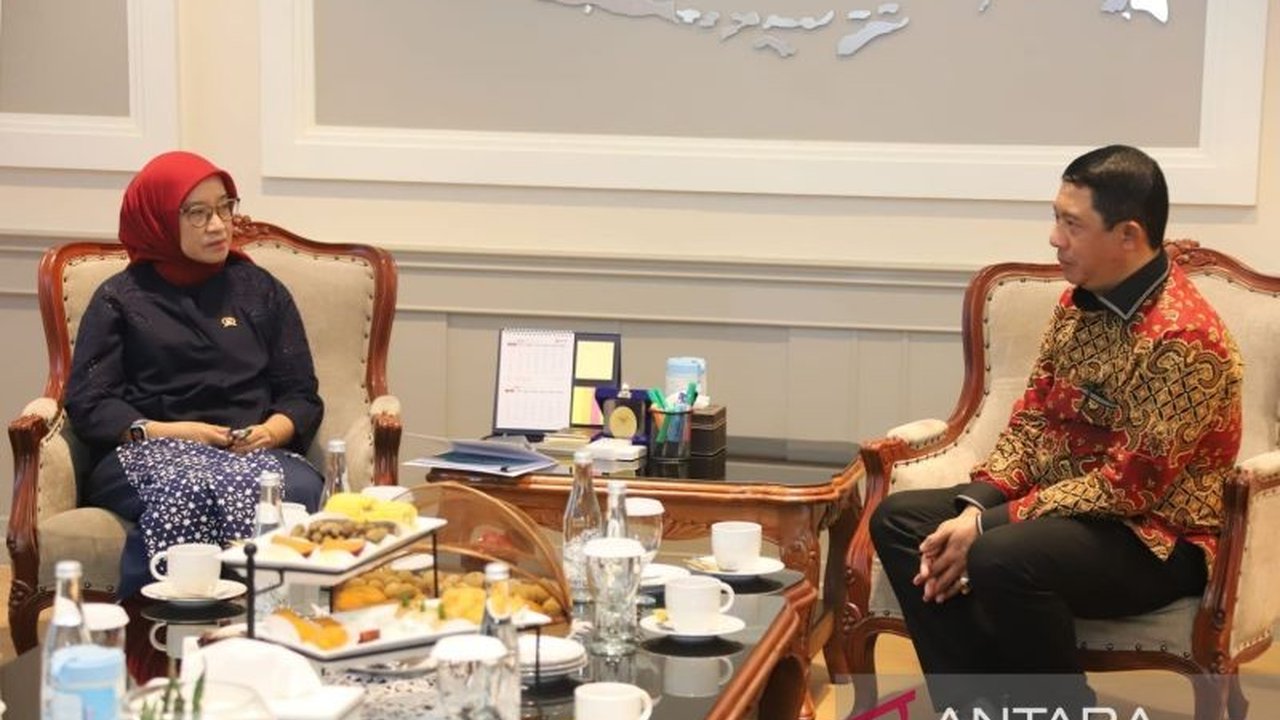 Kementerian PANRB berkomitmen mendukung BNPB dalam meningkatkan kualitas SDM-nya agar lebih kompeten dalam penanggulangan bencana di Indonesia, ditandai dengan audiensi Kepala BNPB dengan Menteri PANRB.