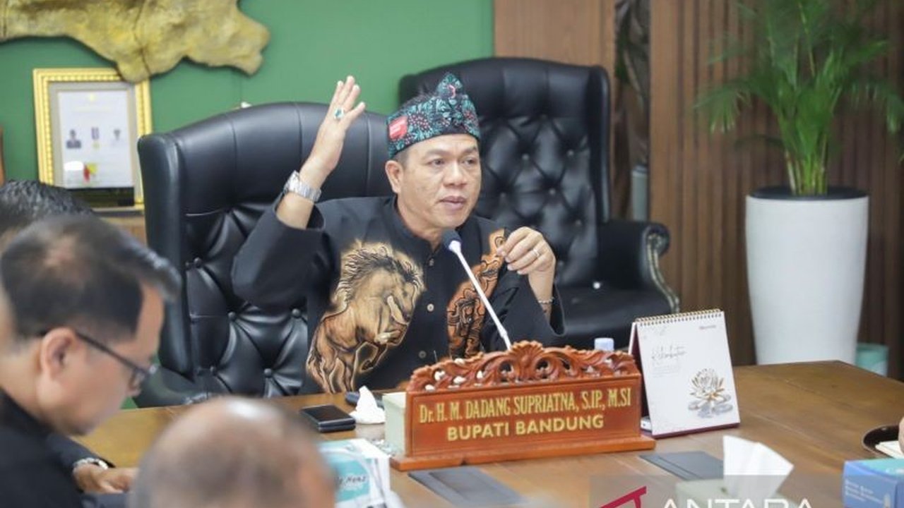 Pemkab Bandung memilih skema Kerja Sama Pemerintah dan Badan Usaha (KPBU) untuk membangun puluhan ribu Penerangan Jalan Umum (PJU) di 31 kecamatan, guna mengurangi beban APBD dan mempercepat pembangunan.