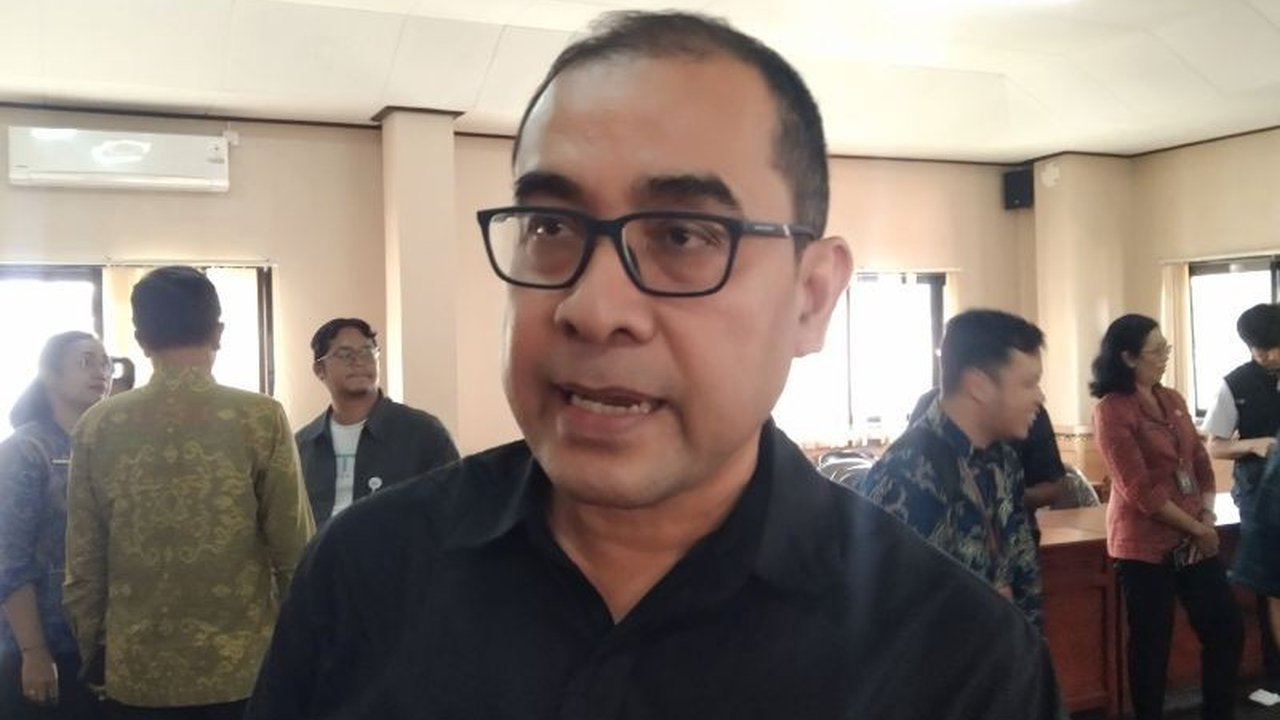 Kementerian Kelautan dan Perikanan (KKP) meningkatkan perlindungan pekerja kapal perikanan melalui revisi peraturan dan kerjasama antar kementerian untuk memastikan kesejahteraan dan kepastian hukum, serta menekan pelanggaran ketenagakerjaan.