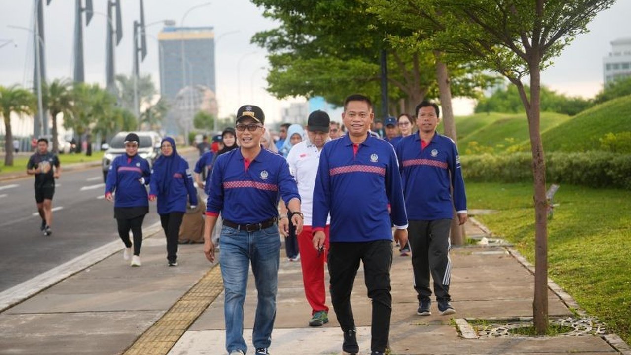 Kepala BKN, Zudan Arif, menekankan pentingnya komitmen, integritas, dan kemampuan adaptasi bagi ASN muda, termasuk menghindari pindah instansi dalam 10 tahun pertama dan bijak bermedia sosial.