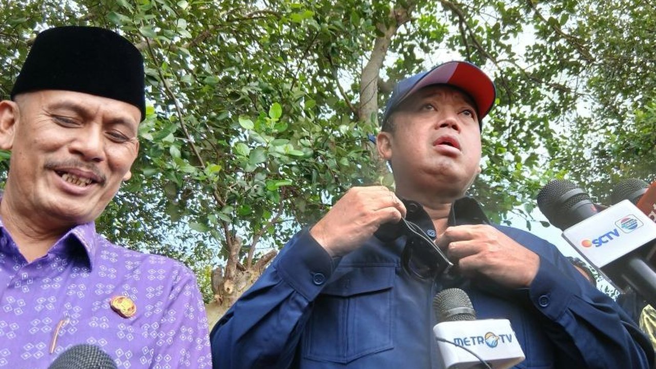 Menteri ATR/BPN, Nusron Wahid, membatalkan SHGB dan SHM pagar laut di Desa Kohod, Tangerang, setelah berdebat dengan kepala desa terkait legalitas lahan yang telah hilang akibat abrasi, dan menyatakan penerbitan sertifikat tersebut cacat hukum.